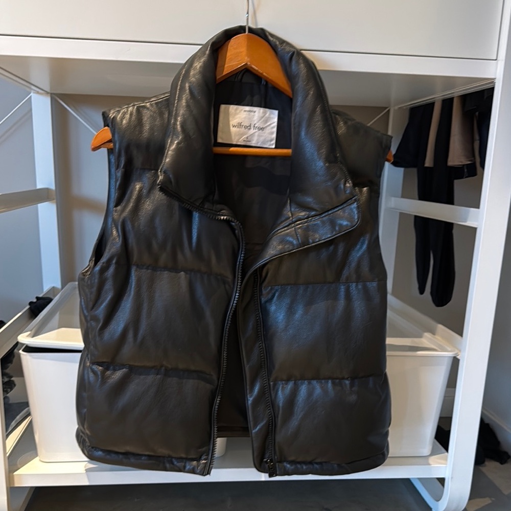 Wilfred Black Puffer Vest Aritzia